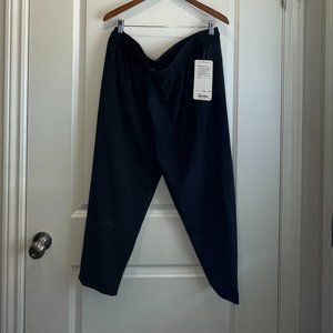 BNWT Namaskar Crop Pants SIZE 12 LULULEMON LADIES